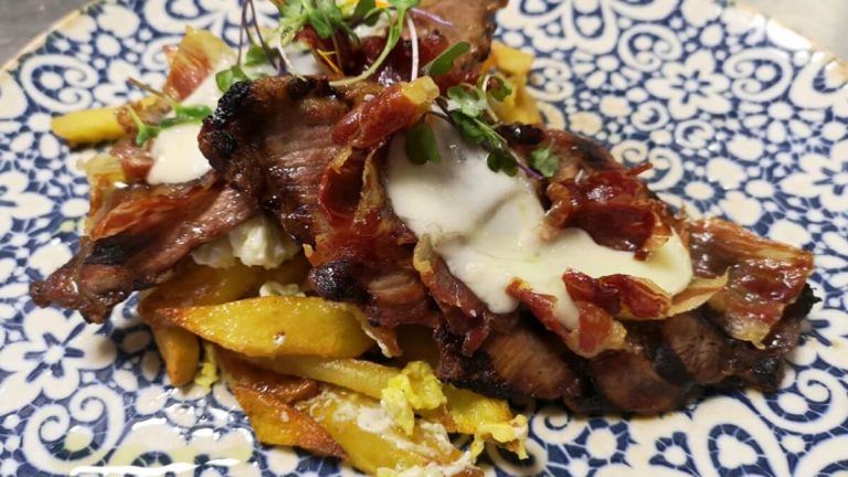 Carnes ibéricas y platos con carácter para celebrar marzo en Mazagón